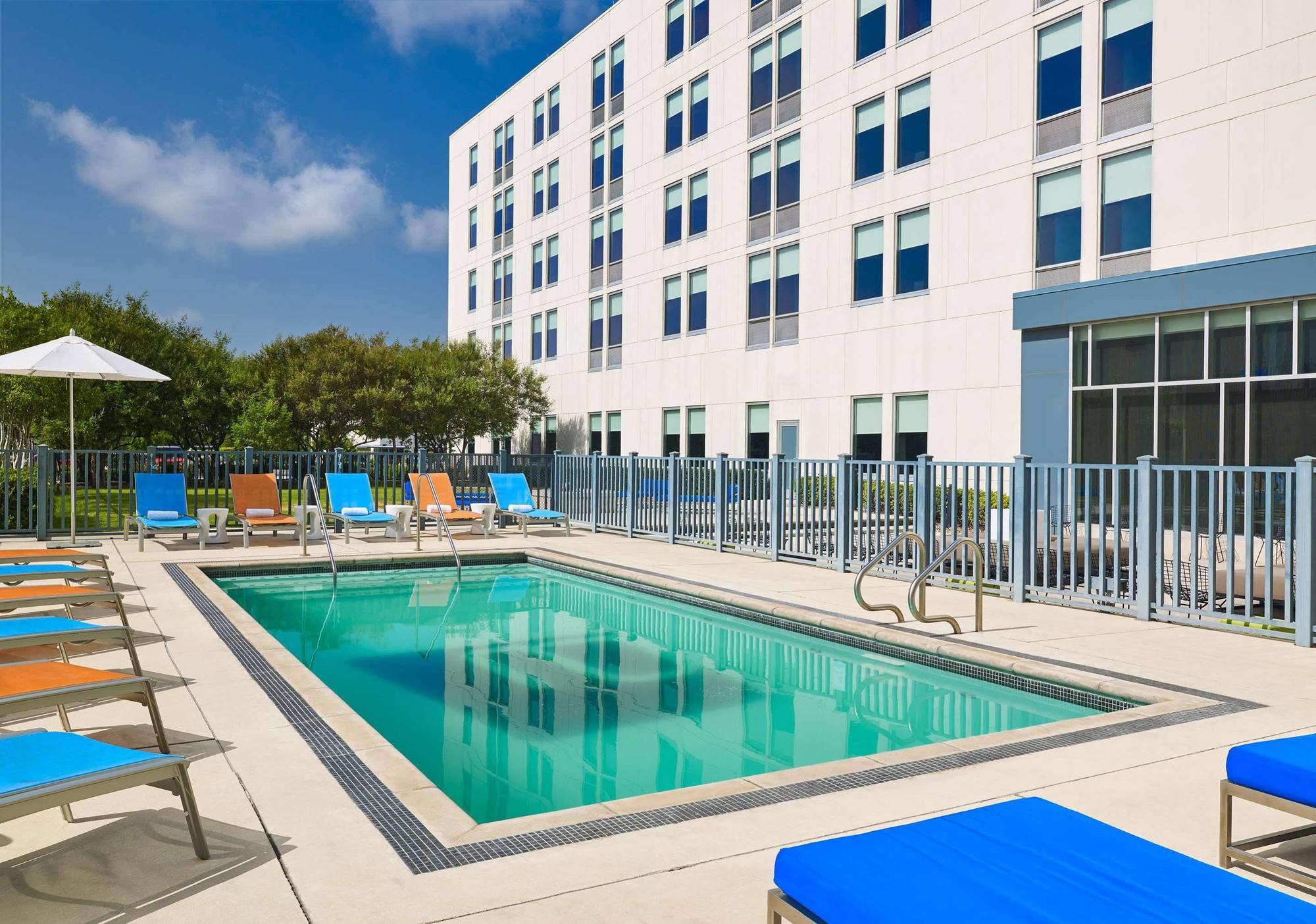 Отель Aloft San Antonio Airport Экстерьер фото