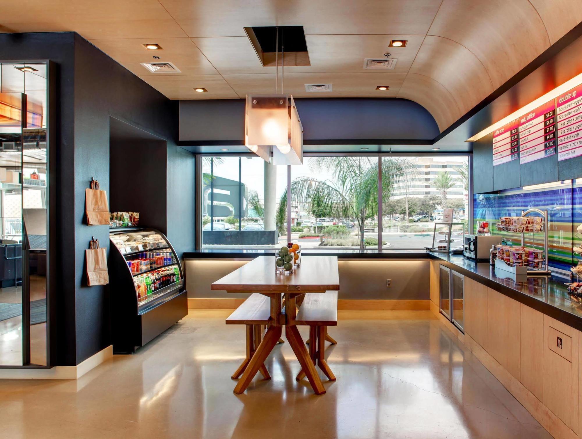Отель Aloft San Antonio Airport Экстерьер фото